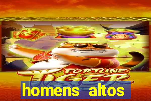 homens altos sarados pelados