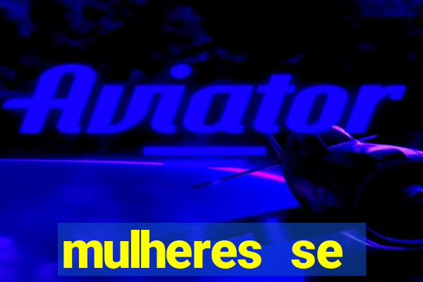 mulheres se exibindo ao vivo